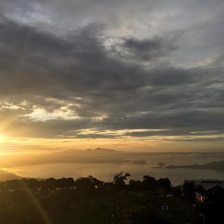 Ron'S Condo Overlooking The Lake Tagaytay City Zewnętrze zdjęcie