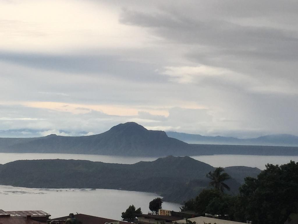 Ron'S Condo Overlooking The Lake Tagaytay City Zewnętrze zdjęcie